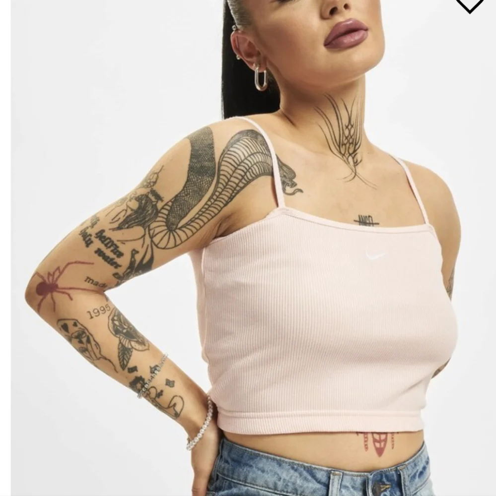 Nike Sportswear Essential Pink Ribbed Crop Top